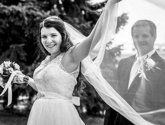 Svatební vývazky s kytičkou - zlaté