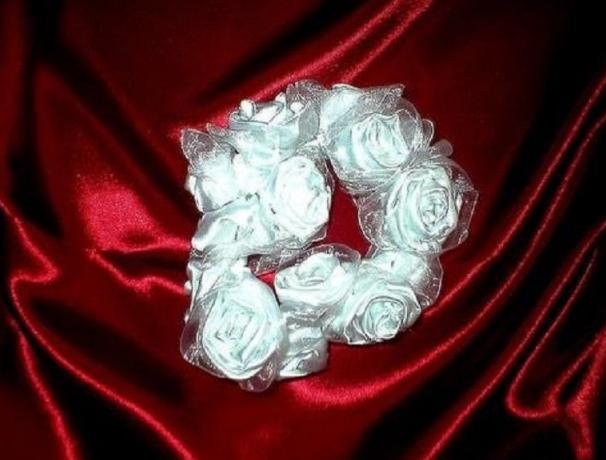Svatební podvazek bílý s růžemi bílá láska růže svatba organza luxusní růžičky bílý satén svatební romantický nevěsta nevěstu podvazek 