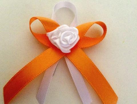 Svatební vývazky s kytičkou - zlaté