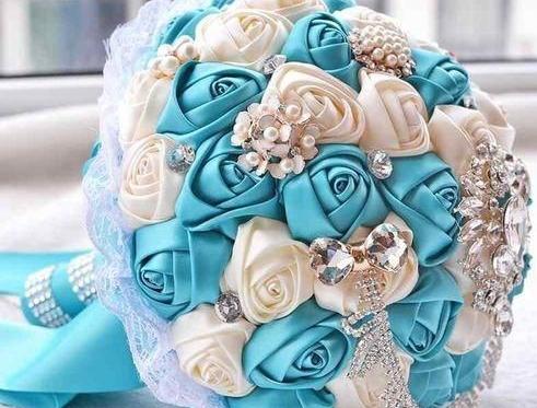 Svatební vývazky s kytičkou - zlaté