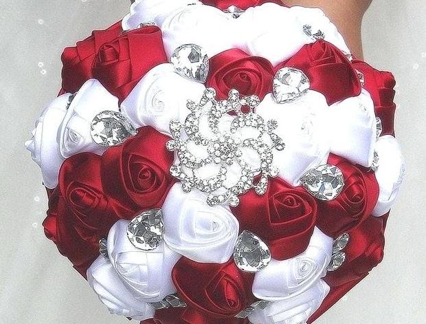 Svatební vývazky s kytičkou - zlaté