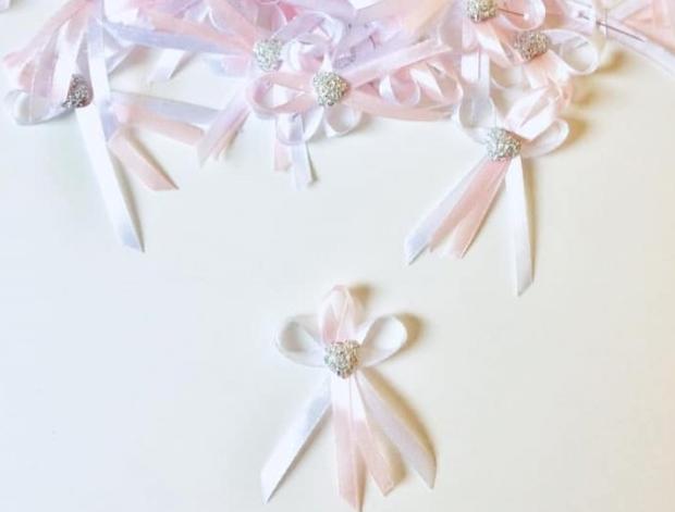 Svatební vývazky s kytičkou - zlaté