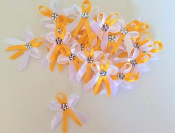 Svatební vývazky s kytičkou - zlaté