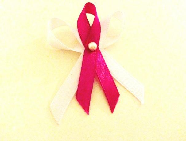 Svatební vývazky s kytičkou - zlaté