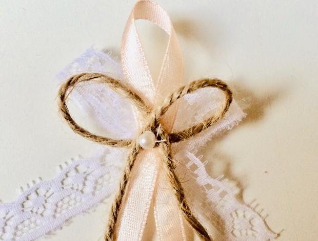 Svatební vývazky s kytičkou - zlaté