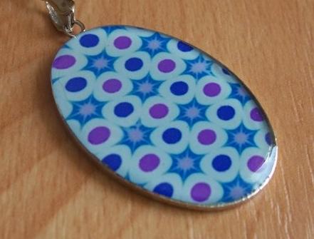 Přívěsek z křištálové pryskyřice přívěsek pryskyřice motiv oválný grafika resin 
