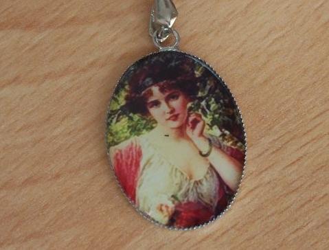 Přívěsek z křištálové pryskyřice přívěsek pryskyřice motiv oválný grafika resin 