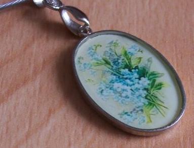 Přívěsek z křištálové pryskyřice přívěsek květiny pryskyřice motiv oválný grafika resin poměnky 