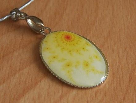 Přívěsek z křištálové pryskyřice přívěsek spirála pryskyřice motiv oválný grafika resin slun eční 