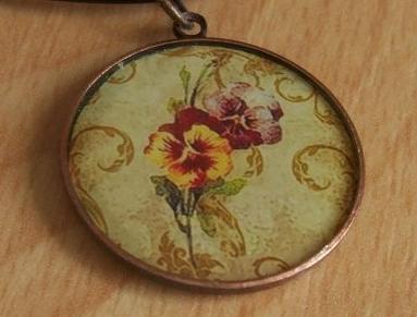 Přívěsek z křištálové pryskyřice náhrdelník přívěsek víla romantika vintage řetízek grafika starobronz 