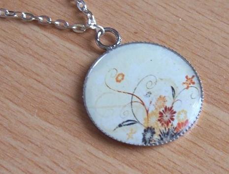 Náhrdelník z křišťálové pryskyřice přívěsek pryskyřice motiv grafika resin 