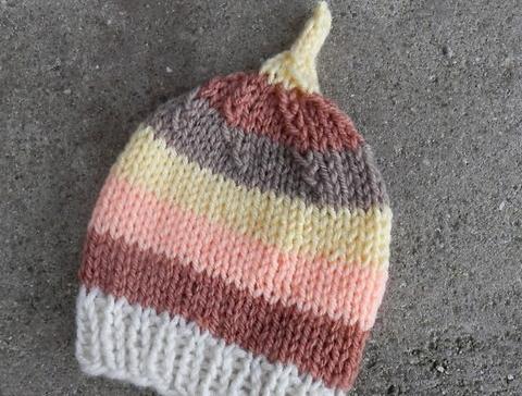 Čepička s knoglíčkem a mašličkou