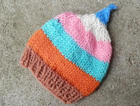 Čepička s knoglíčkem a mašličkou