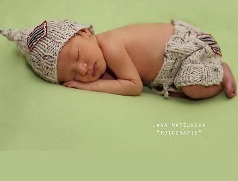 Čepička s knoglíčkem a mašličkou