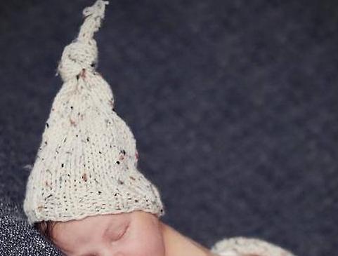 Čepička s knoglíčkem a mašličkou