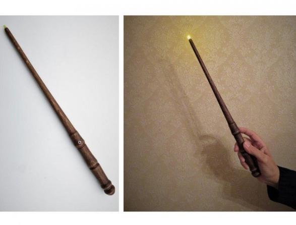 Dřevěná svítící hůlka kouzelníka dřevo řezba dárek plastika umění larp hallowen kouzelnická hůlka čarodějný dárek truhláři kouzelný obchod umělecké výrobky larpové výrobky con obchod 
