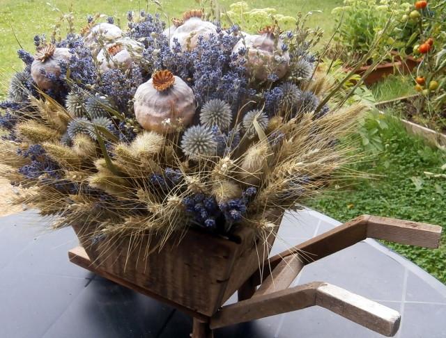 Trakař dřevěný, velikánský dřevo domov dřevěný levandule přírodní natur chalupa craft trakař bodláky setárie obří makovice 