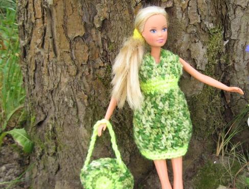 Šatičky Zelená je tráva. kabelka šatičky oblečky barbie oblečky na panenku panenka barbie šatičky na barbie zelené šatičky melírované šatečky 