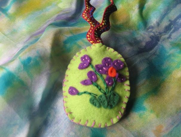 Filcové vajíčko Fiala květiny závěs velikonoce filc svátky na zavěšení fiala svátky jara filcové velikonoční dekorace velikonoční vajíčko velikonoční výzdoba vajíčko z filcu filcové vajíčko velikonoční svátky 