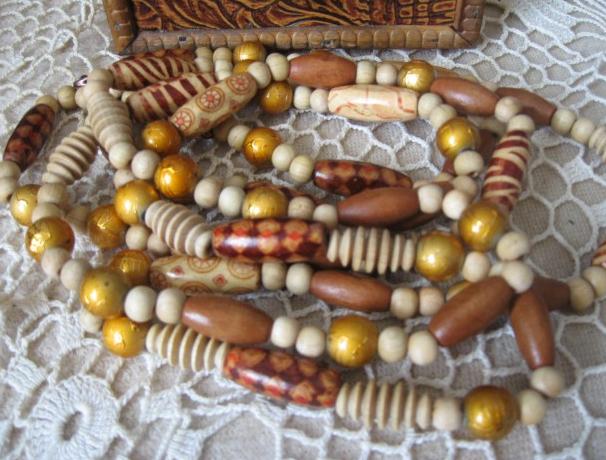 Náhrdelník indiánská veverka. šperk dřevěný náhrdelník šperky elegantní kovový dlouhý lehký zajímavý indiánský do společnosti dřevěný náhrdelník na denní nošení kovový náhrdelník indiánský motiv. 