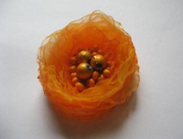 Brož organza Orange. brož oranžová na klopu žlutooranžová na tašku denní nošení na šaty na halenku na šálu brož z organzy oranžová brož žlutooranžová brož oslqva na sukni 