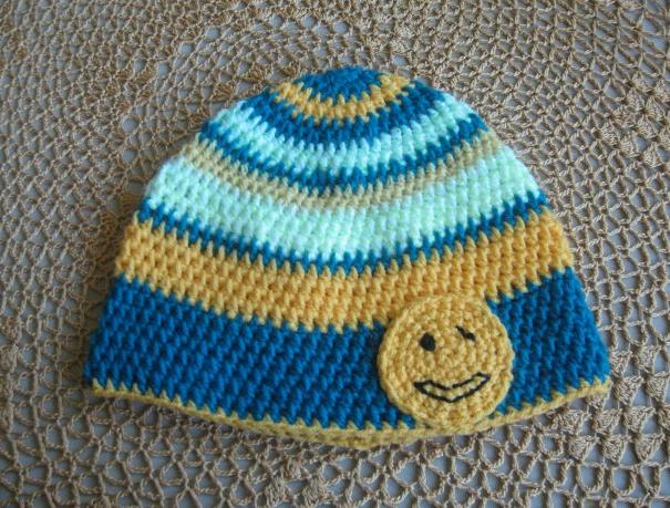 Vánoční věnec ze skořápek ořechů.