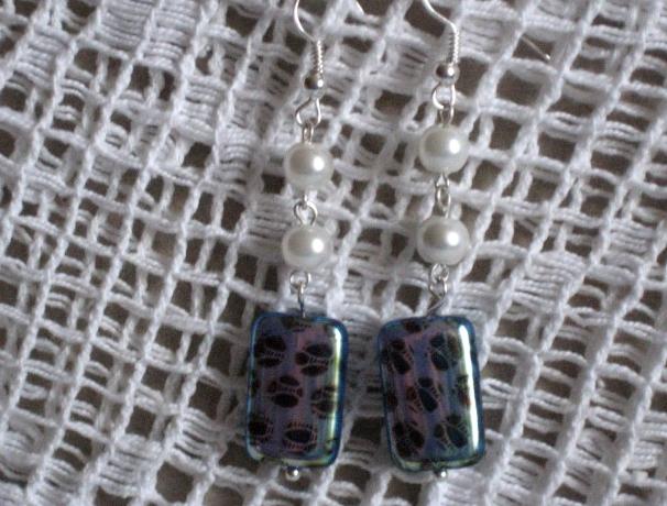 Vánoční věnec ze skořápek ořechů.