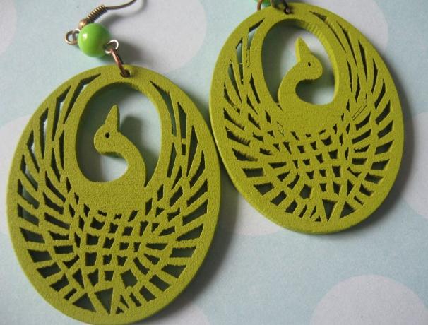 Náušnice Filigránek. červená korálky náušnice barevné černá afroháček visací náušnice slušivé červenočerné ozdobné kaplíky slušivé náušnice na den i na večery 