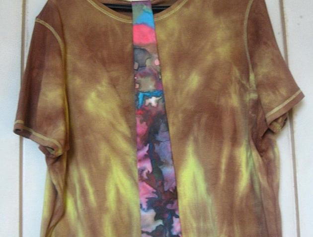 Vánoční věnec ze skořápek ořechů.