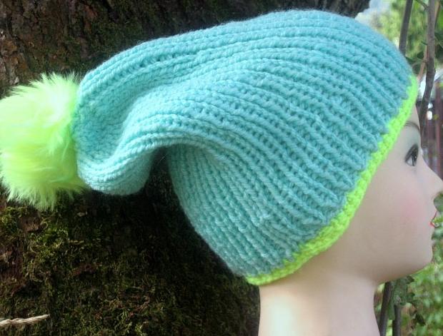 Vánoční věnec ze skořápek ořechů.