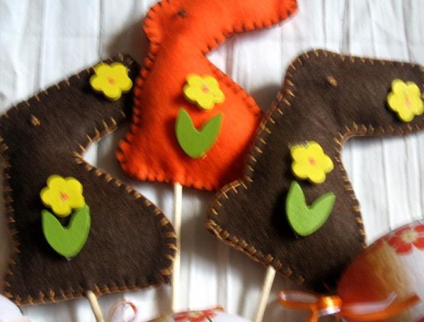 Velikonoční zajíčci. zápich velikonoce zajíčci svátky jara velikonoční zajíčci 