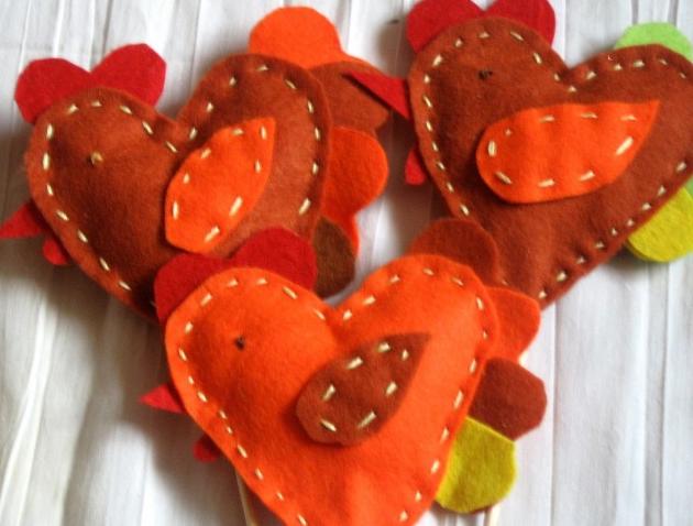 Velikonoční slepičky zápich. filc slepičky srdíčkové slepičky zápis velikonoce 