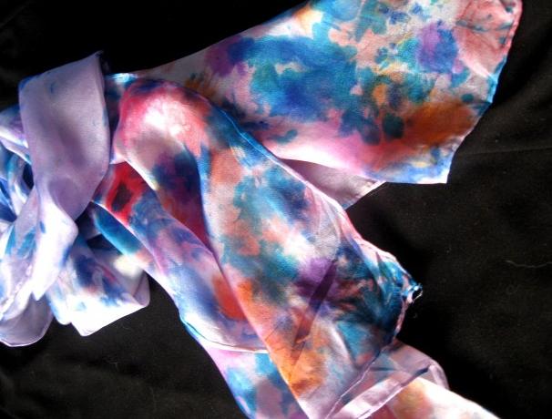 Vánoční věnec ze skořápek ořechů.