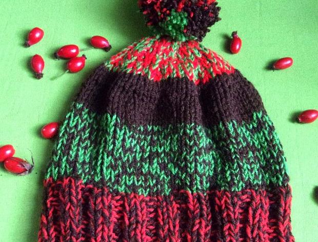 Vánoční věnec ze skořápek ořechů.