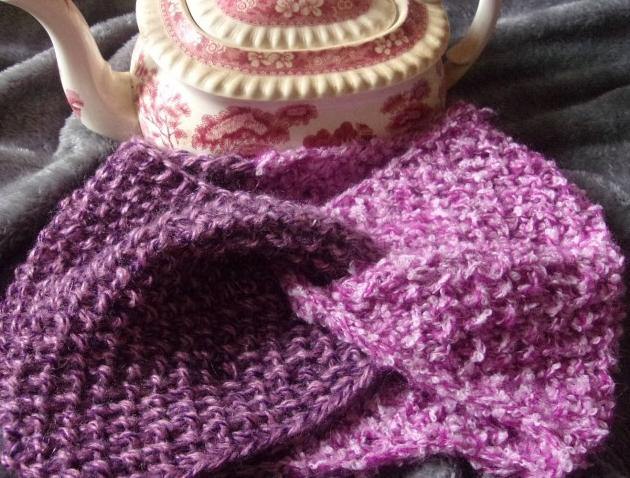 Vánoční věnec ze skořápek ořechů.