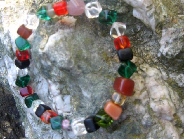 Náramek Kaleidoskop. náramek žlutý korálky skleněné 