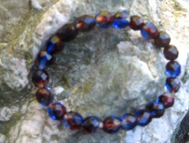 Vánoční věnec ze skořápek ořechů.